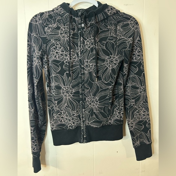 lululemon athletica Tops - Lululemon size dot 2, Black Long Sleeve Full Zip Hooded floral Jacket